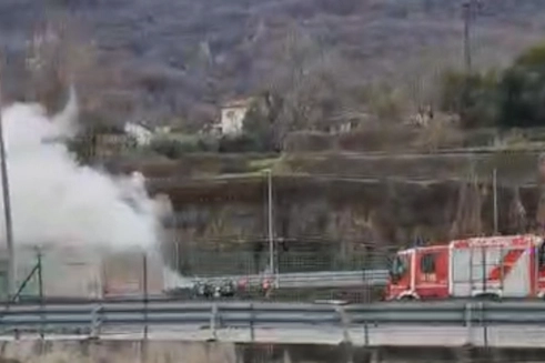 L'incendio nella stazione di servizio della Statale 36