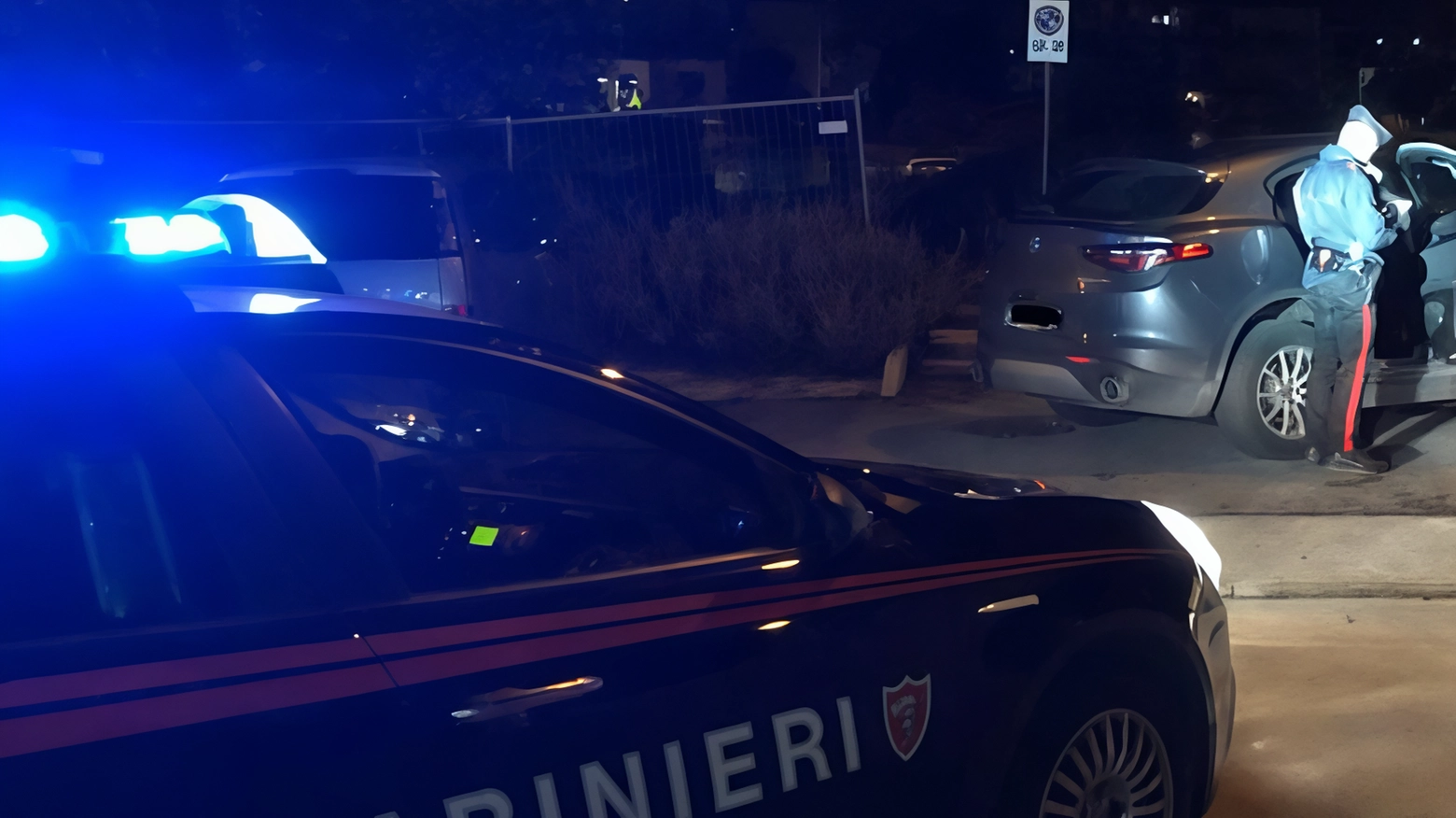 I carabinieri  impegnati in un’operazione notturna (Immagine d'archivio)