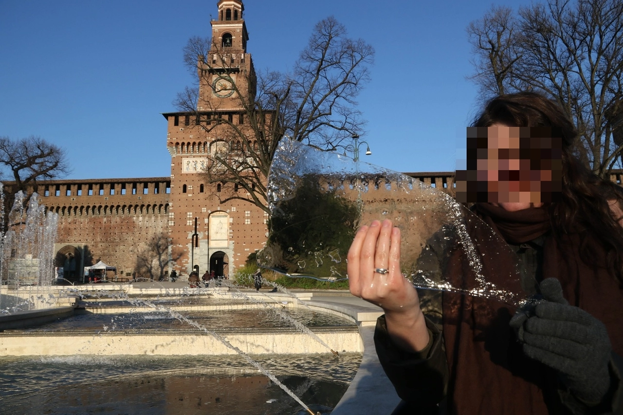 Fonta di piazza Castello ghiacciata (Foto d'archivio)