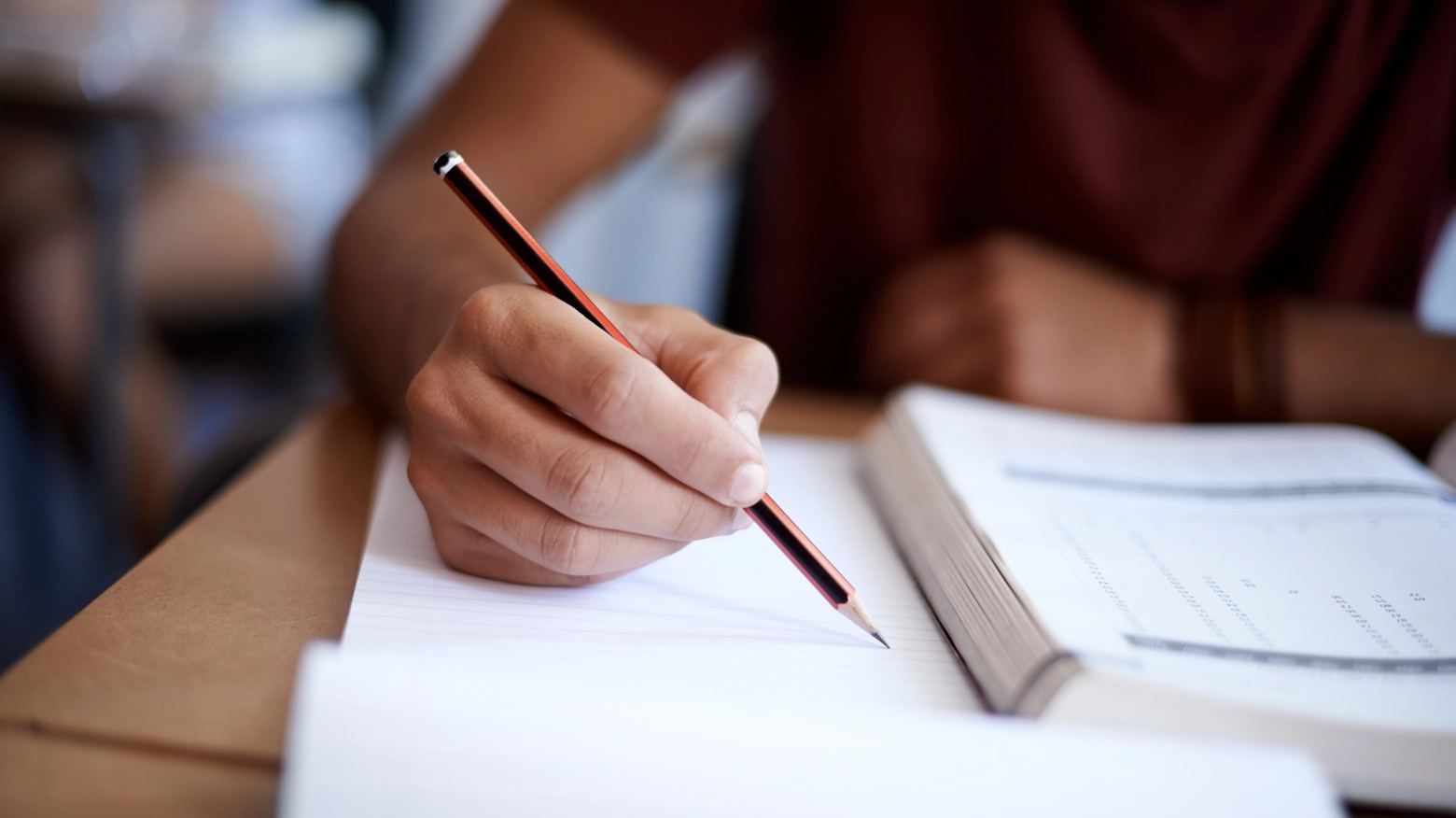 Gli studenti dell'ultimo anno lamentano insulti e offese da parte della docente