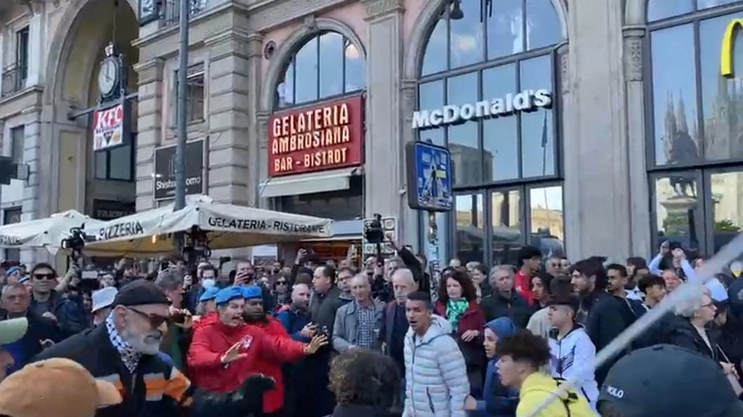 25 aprile, scontri in piazza Duomo a Milano