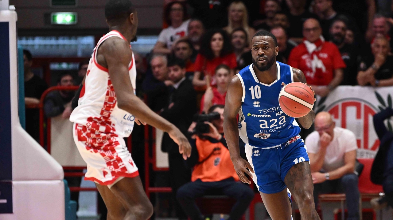 La Pallacanestro Brescia domina a Pistoia e si regala una domenica in vetta solitaria alla LBA. Si giocherà oggi lo...