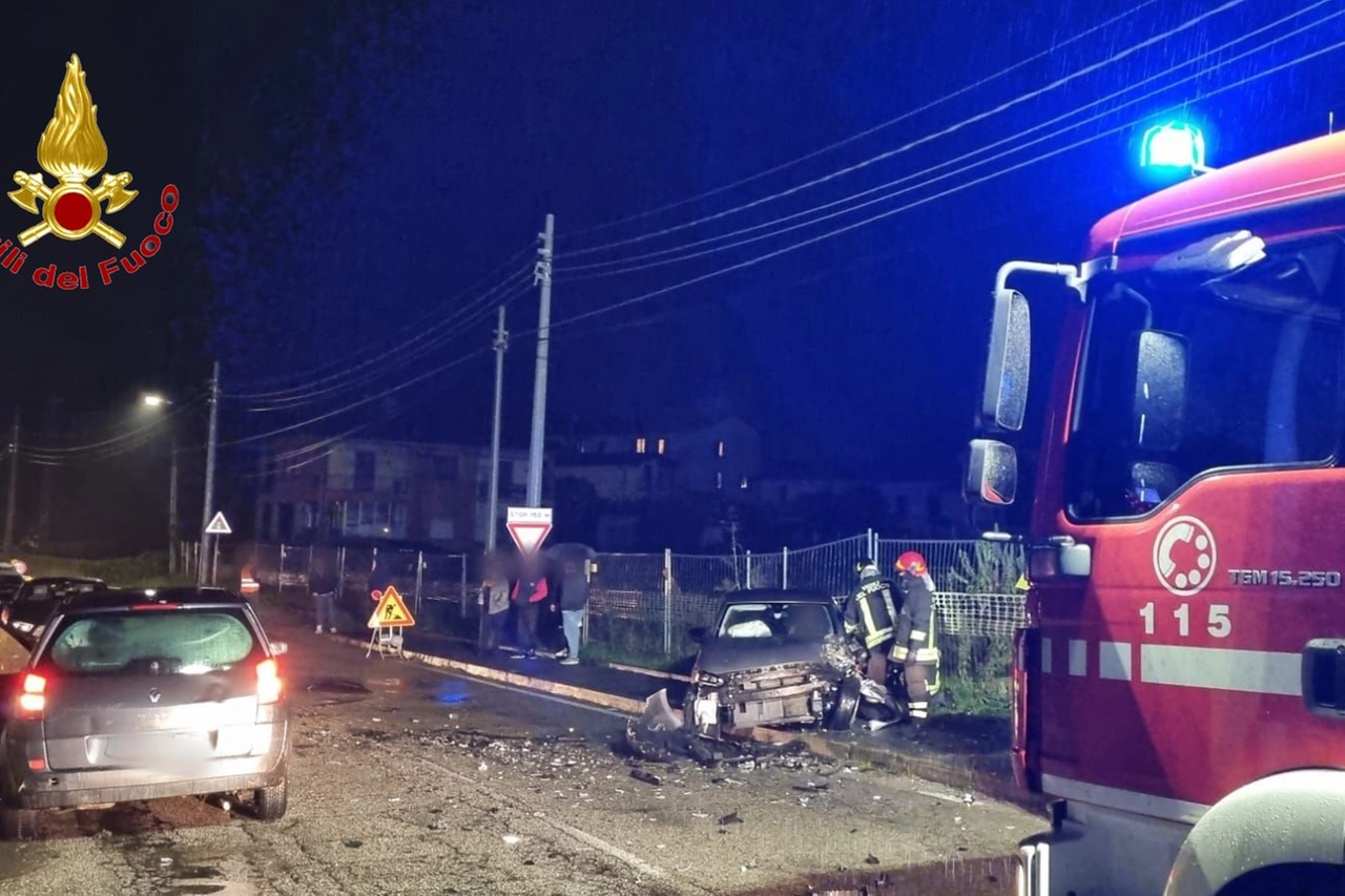 Lo schianto si è verificato in via per Brebbia alle nove di sera