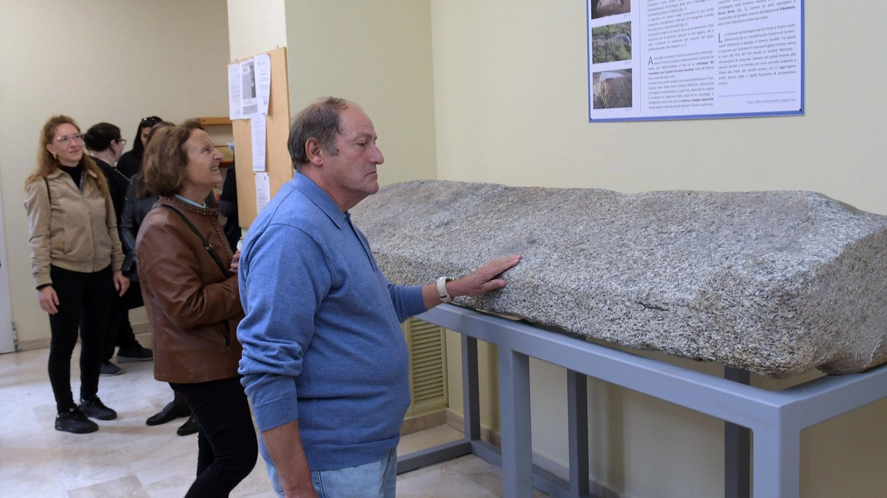 Un lungo iter di pulitura e restauro per il reperto di epoca tardo romana ritrovato nelle campagne di Sesto Ulteriano vicino alla tangenziale. Solo nel 2017 venne dissotterrato anche grazie alla protezione civile.