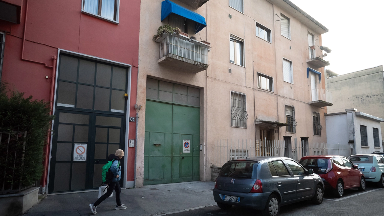 Il fabbricato si trova all’interno di un cortile in via Paruta 62, in zona via Padova