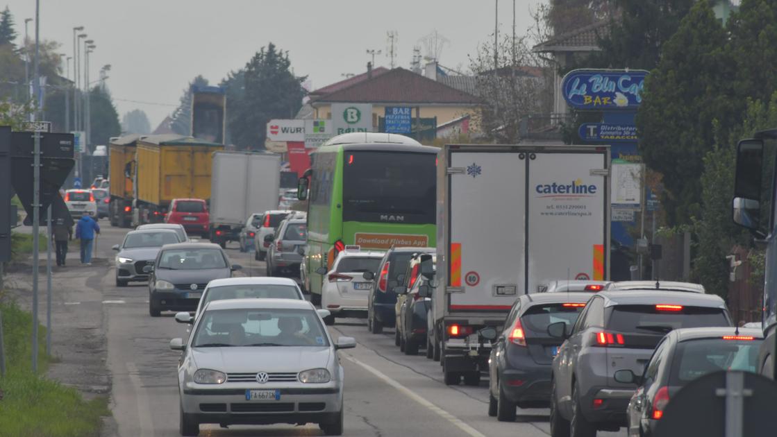 Centomila auto al giorno: Pavia si ribella al traffico