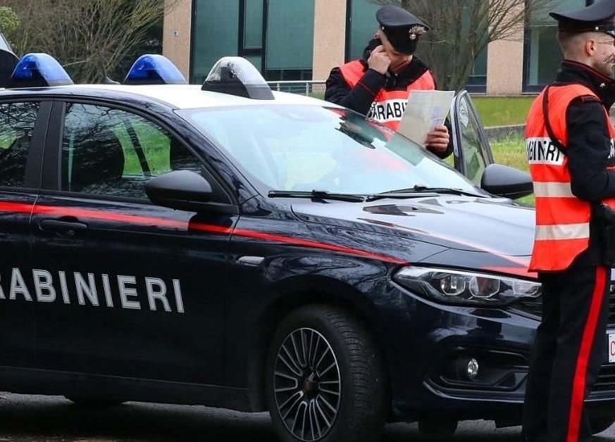 Calcio, tre anni di offese e minacce a mamma e sorella: allontanato da casa