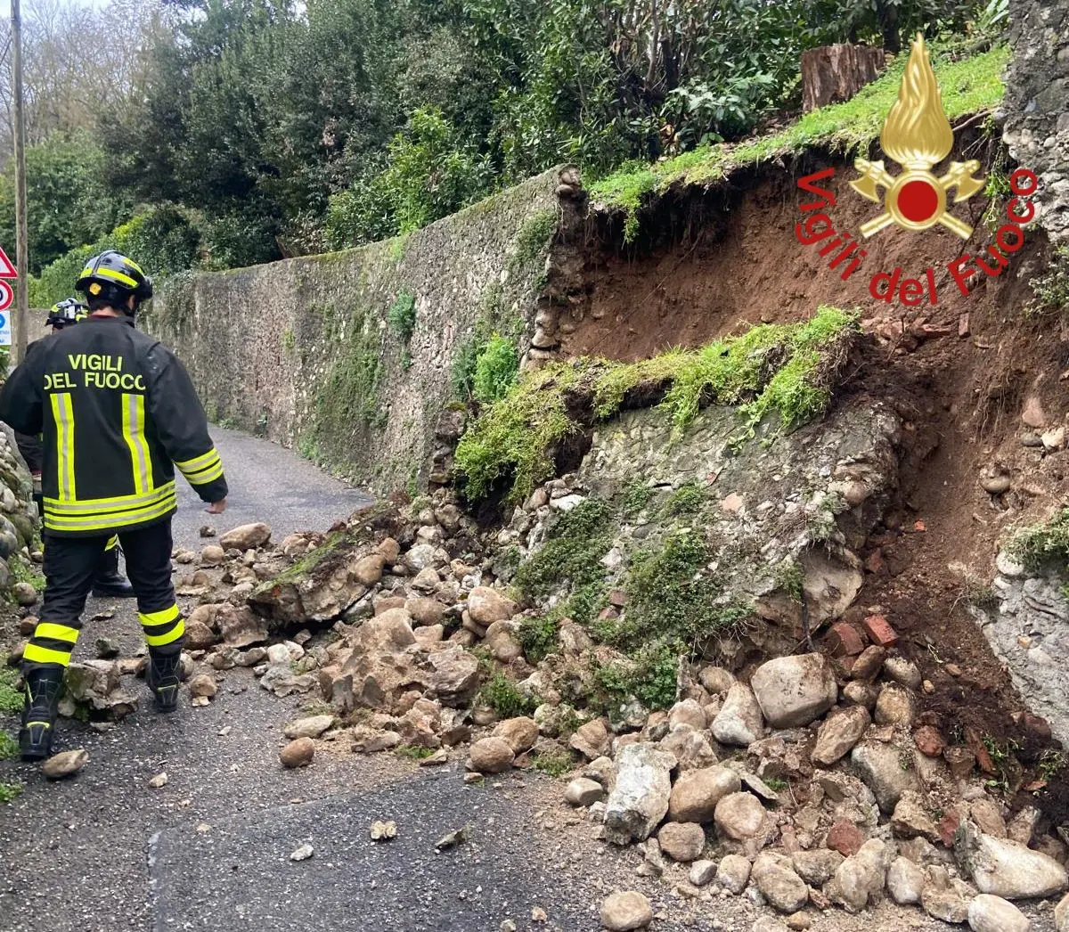 Lomazzo, frana in via Volontè: strada chiusa al transito