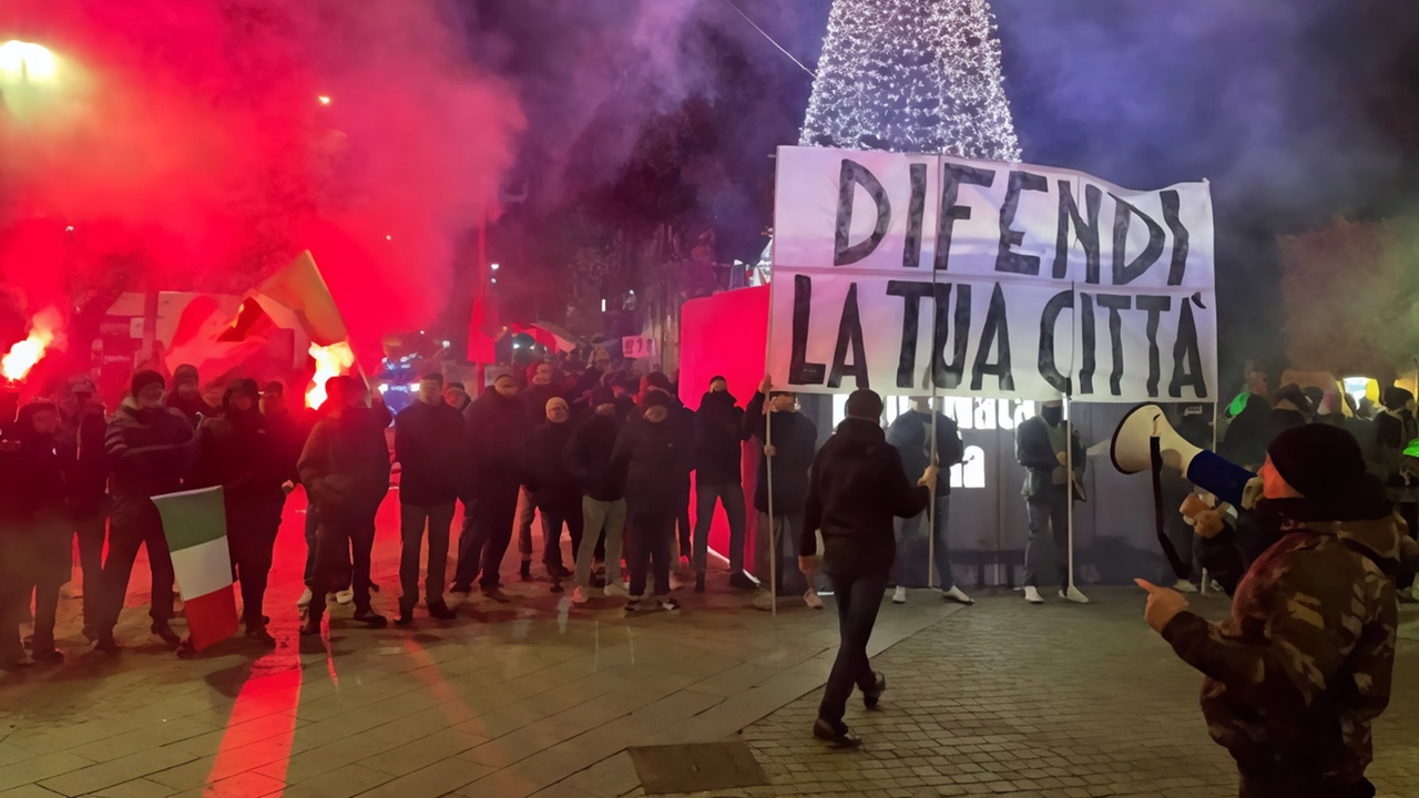 La contro-manifestazione. In piazza gli antifascisti: "Brescia è democratica"