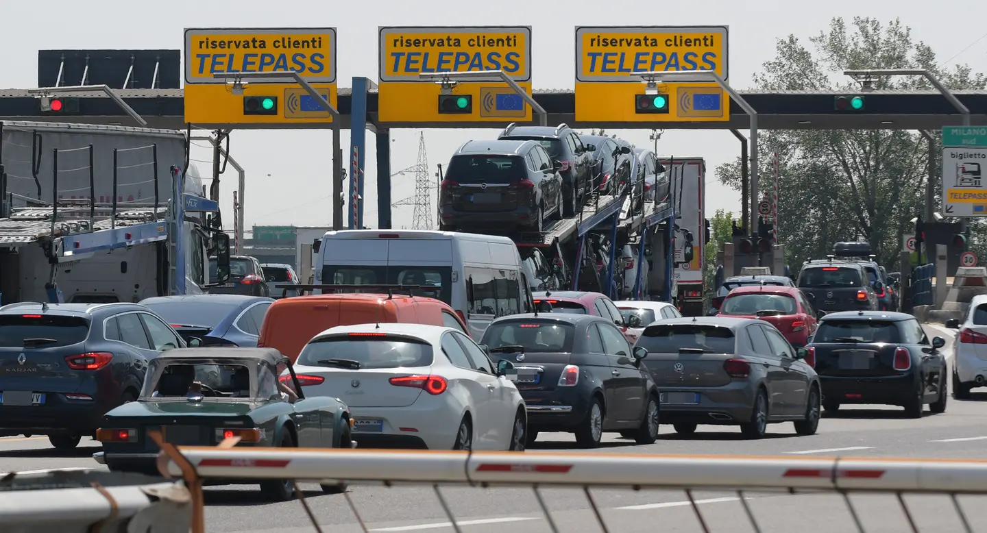 Pedaggi autostradali, aumenti nel 2025 a Milano e in Lombardia: in quali tratte si paga di più