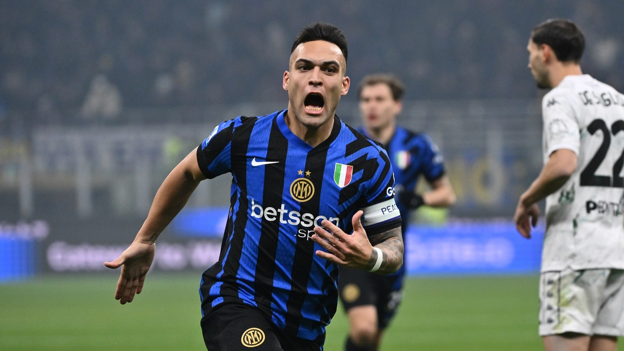 Lautaro Martinez festeggia l'1-0 all'Empoli