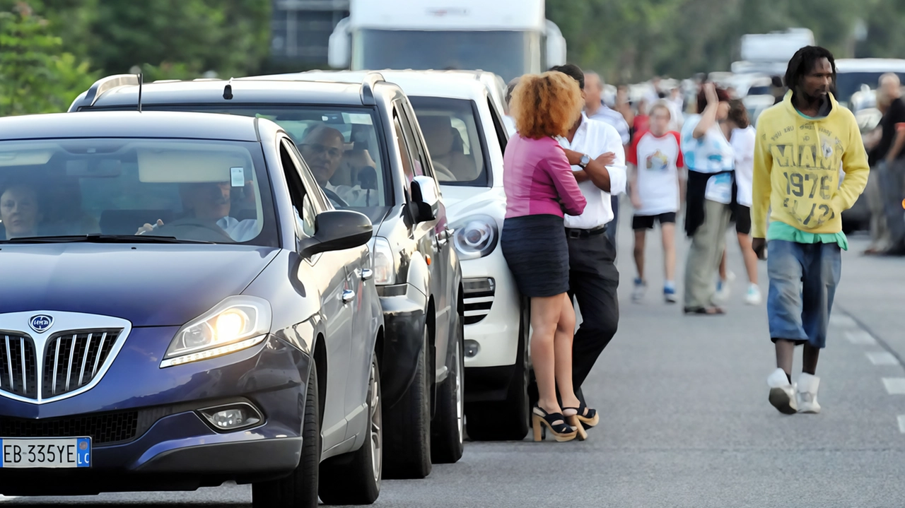 Il rientro verso Milano dal Lario e dalla Valtellina spesso si trasforma in code e attese interminabili