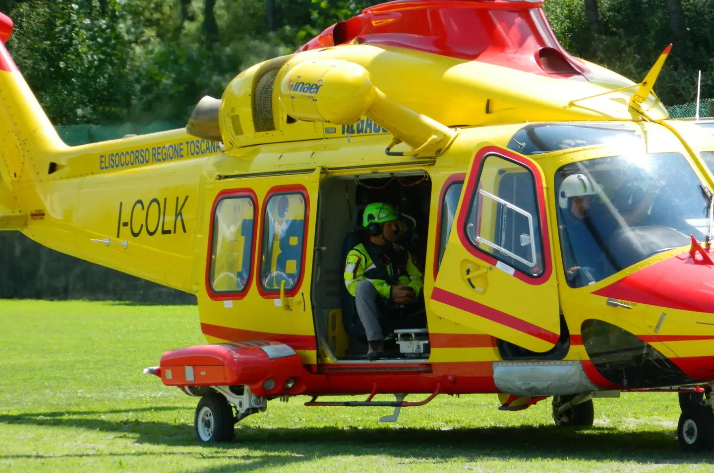 Incidente sul lavoro a Chiari, colpito da un tubo in azienda: grave operaio di 33 anni