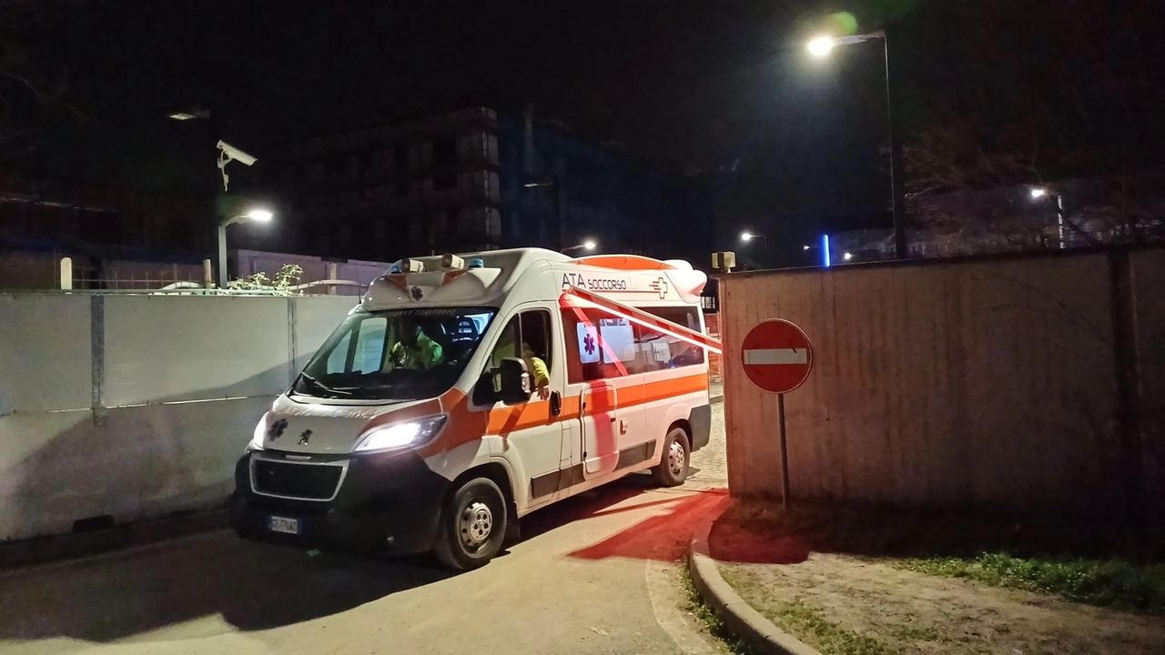 La sbarra divelta al pronto soccorso dell'Humanitas di Rozzano