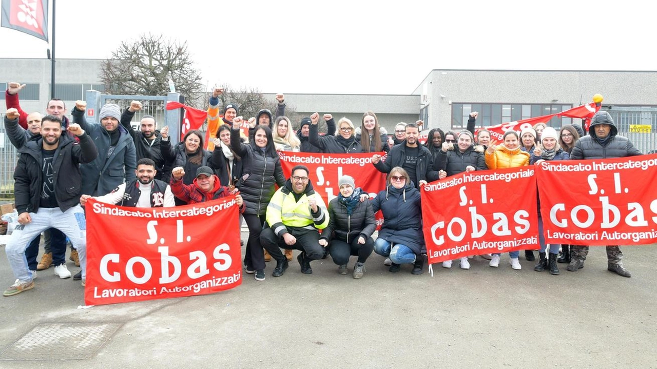 Quaranta lavoratori insieme al sindacato Sì Cobas avevano organizzato una giornata di presidio e di sciopero