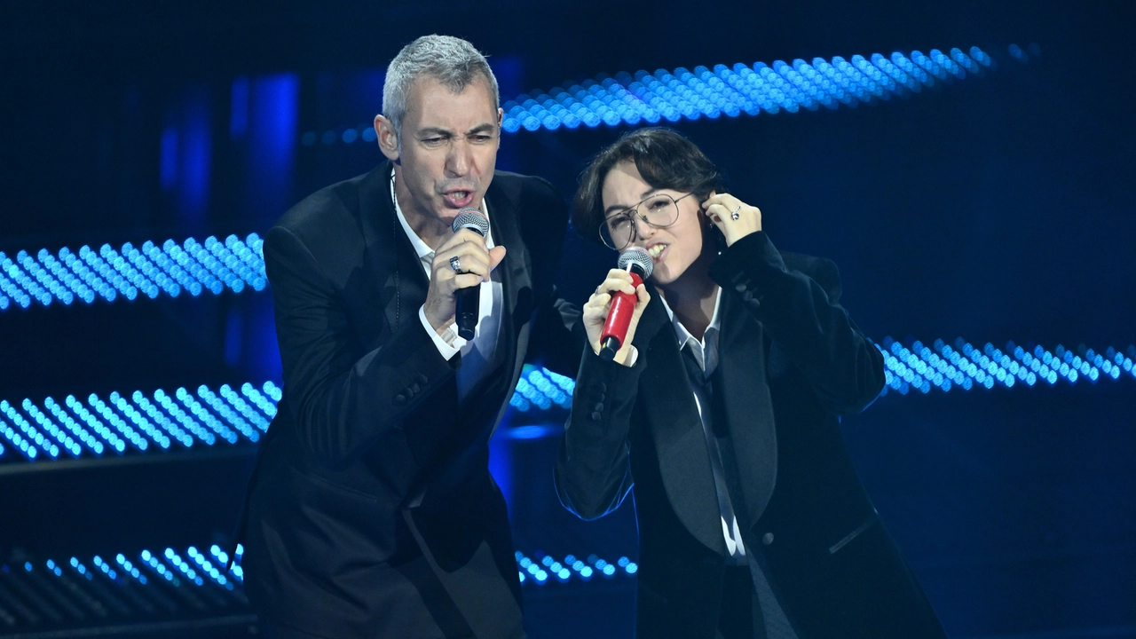 Paolo Kessisoglu con la figlia Lunita sul palco di Sanremo 2025