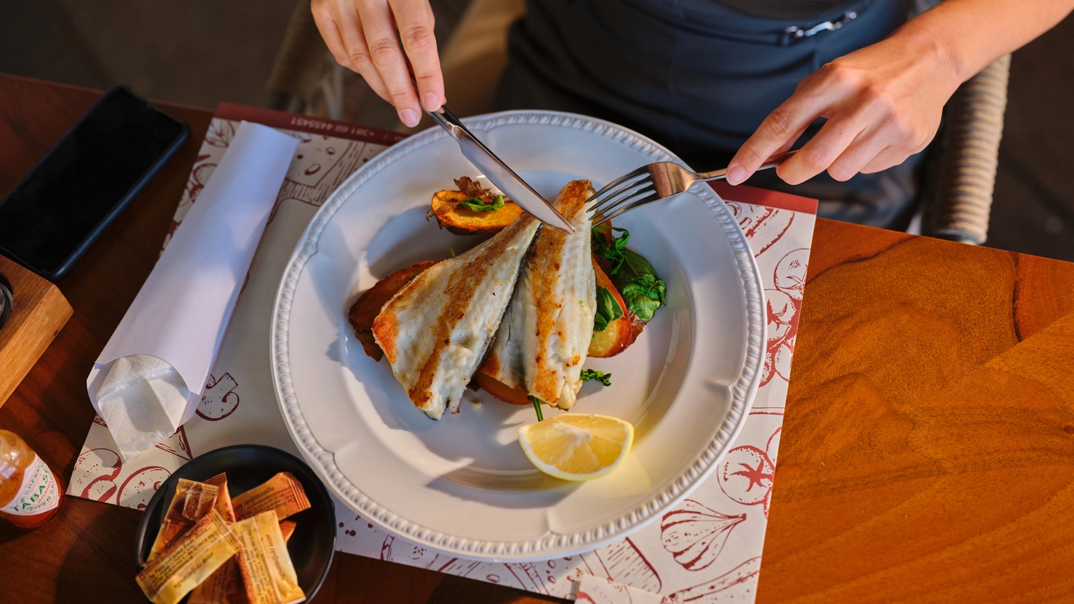 Prima il pranzo poi se ne va senza pagare (foto di archivio)