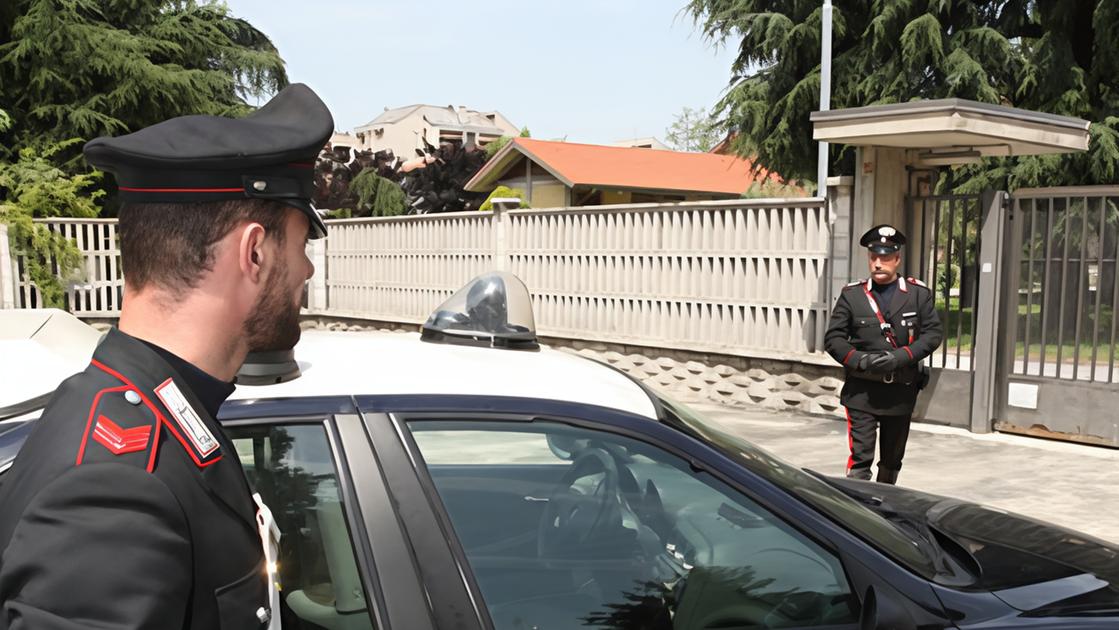 Sedicenne con un coltello vicino a scuola