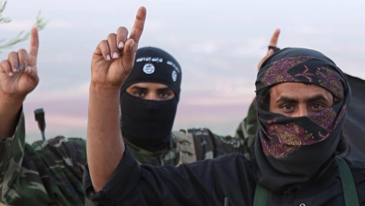 Jihadisti minacciano l’Occidente in uno dei tanti video che circolano in rete (foto archivio)