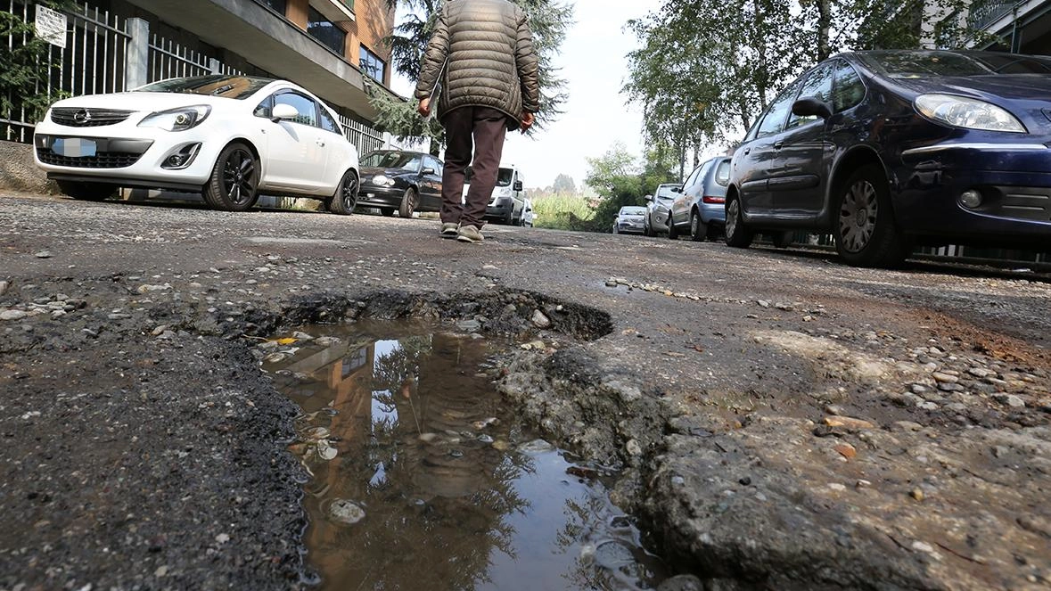 Oltre trenta segnalazioni sull’app Municipium erano legate alle condizioni delle strade tra buche e marciapiedi rovinati