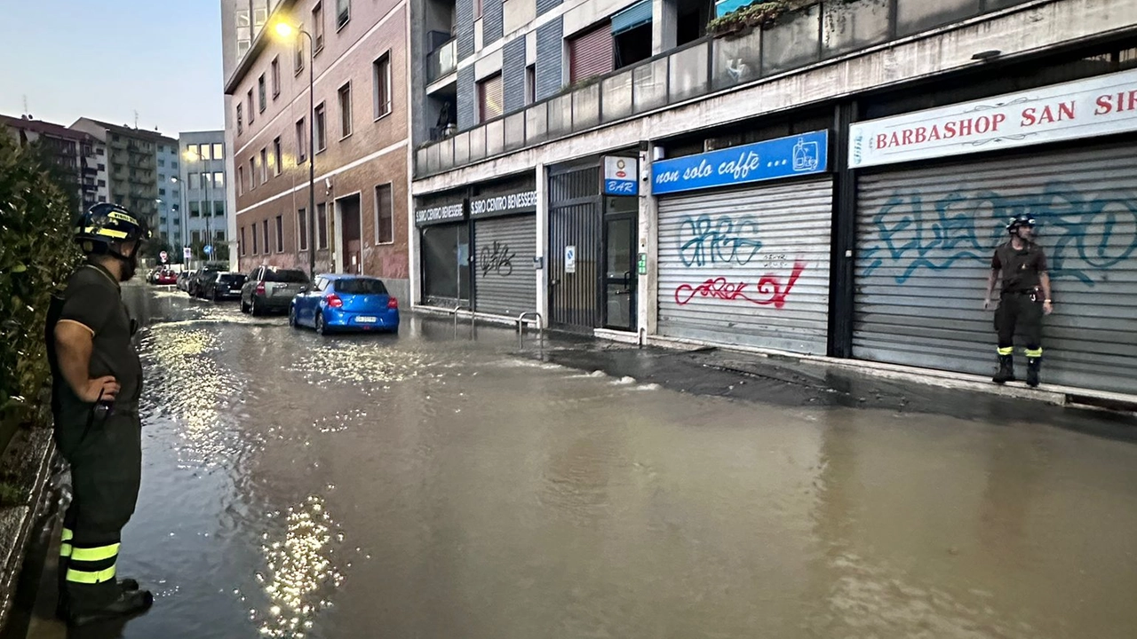 Via Cividali allagata questa mattina in zona San Siro