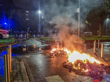 Guerriglia urbana al Corvetto, vertice in Prefettura. Piantedosi: “Milano non è fuori controllo”. Sala: “In arrivo 600 nuovi agenti”