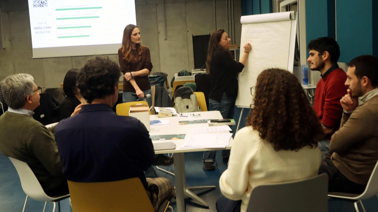 Gli amministratori a uno dei tavoli di lavoro della Sustainability Winter School di Cap