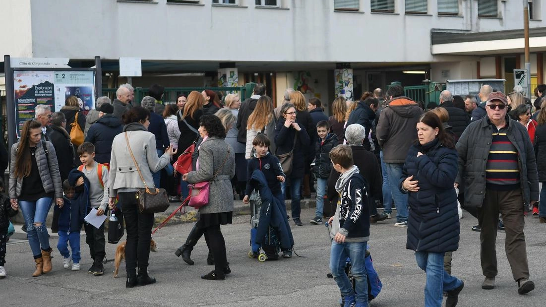 Gorgonzola, il divieto scatterà lunedì 3 febbraio in una zona già critica sul fronte dei parcheggi. Il comandante dei vigili: "Sarà una fase sperimentale, poi discuteremo eventuali aggiustamenti".