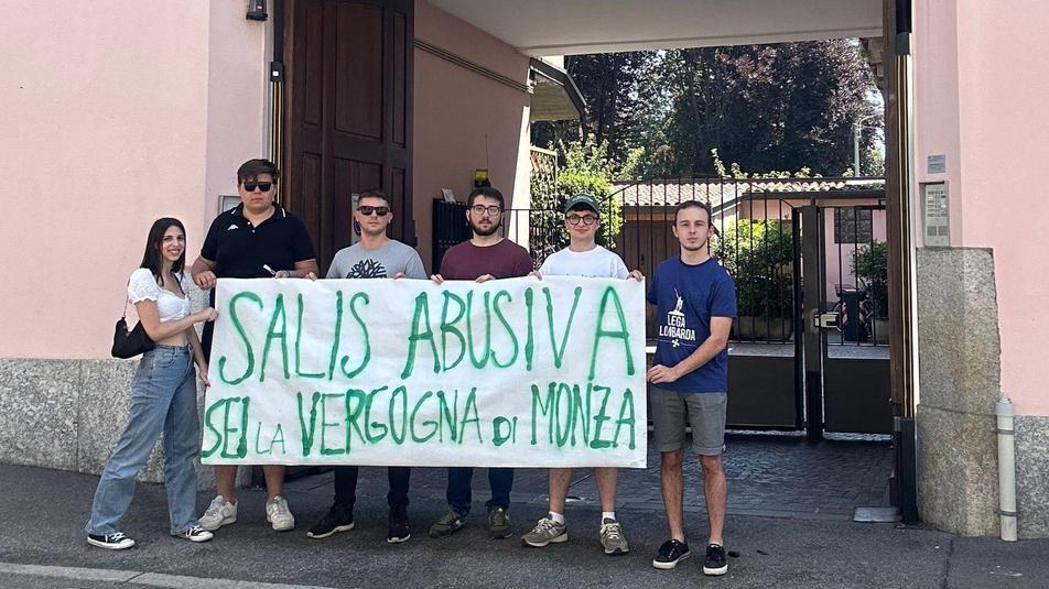 I giovani leghisti contro l’europarlamentare: "Salis abusiva, sei la vergogna di Monza"