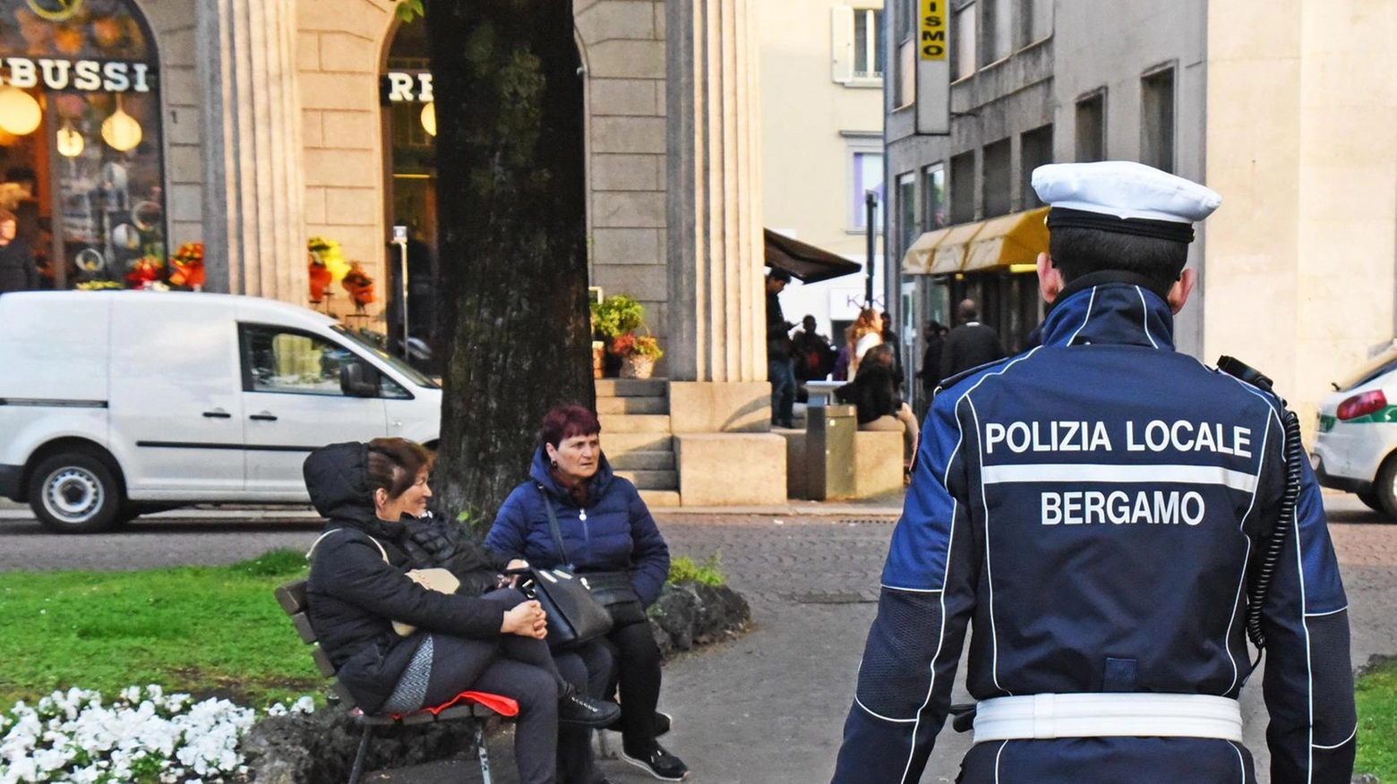 Bergamo modello Scotland Yard . Agenti di prossimità a piedi: centro città con presidio costante