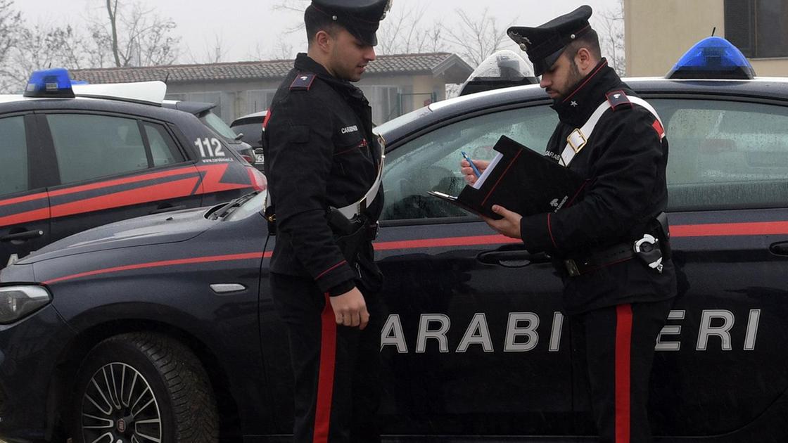 Rapina un negozio e scappa con la cassa. Poi scopre che è vuota