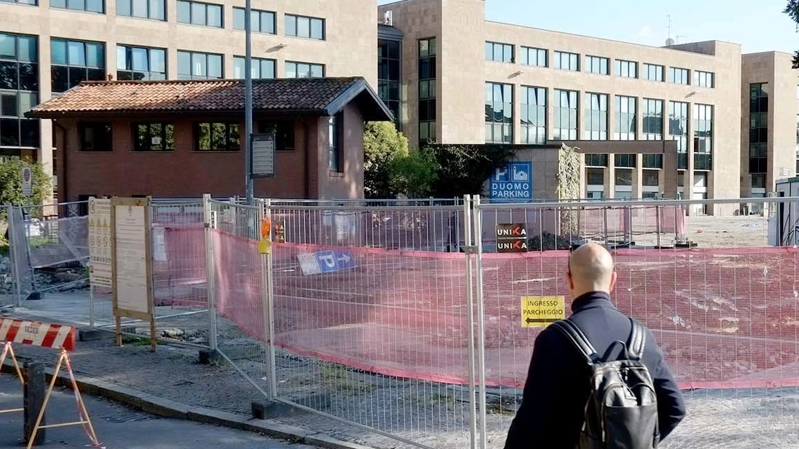 Area Cambiaghi. Visita al cantiere: "Piazza pronta per fine mese"