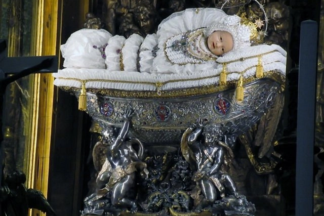 Il simulacro dedicato a Maria Bambina custodito nel santuario di via Santa Sofia