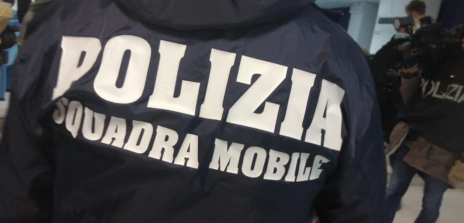 Monguzzo, consegne di droga a domicilio: arrestato in flagranza