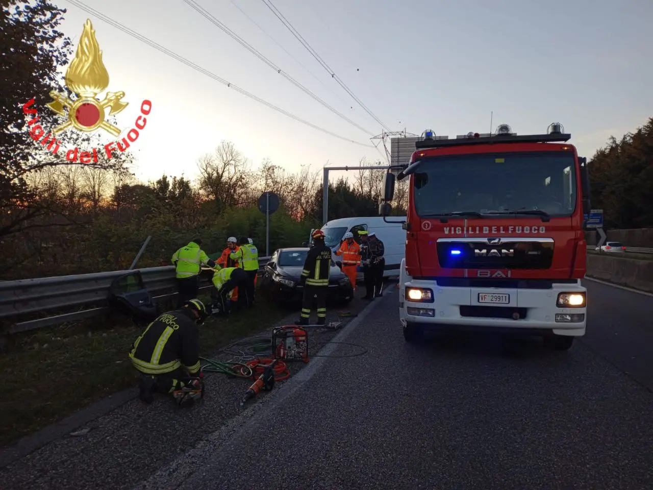 Scontro fra auto e furgone sulla Milano-Meda, muore un 56enne