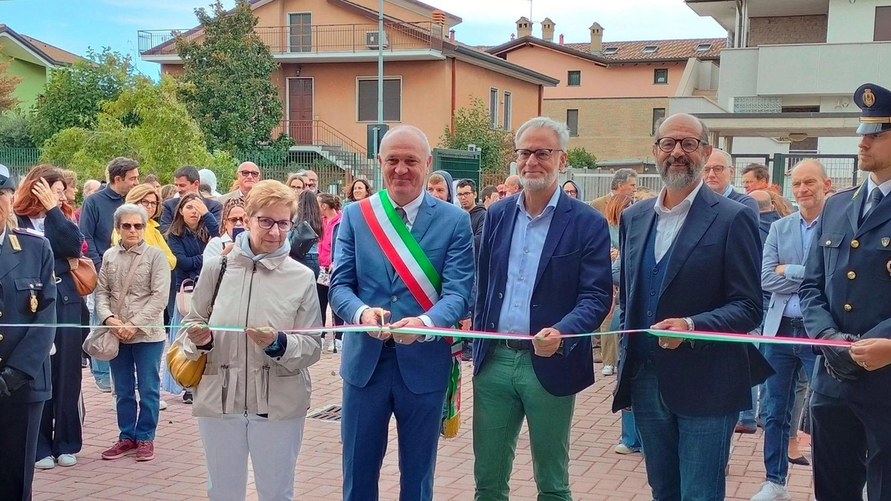 Lainate, inaugurata la palazzina composta da nove appartamenti e spazi comuni: sala polivalente, lavanderia, giardino e presto un orto.