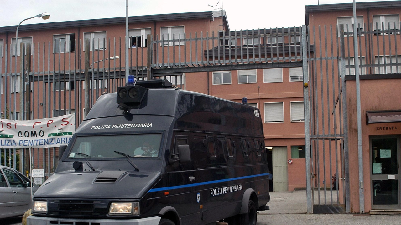 È rimasto ferito dopo una lite in strada, ha chiamato la polizia ed è stato arrestato perché ricercato. Kurugamage...