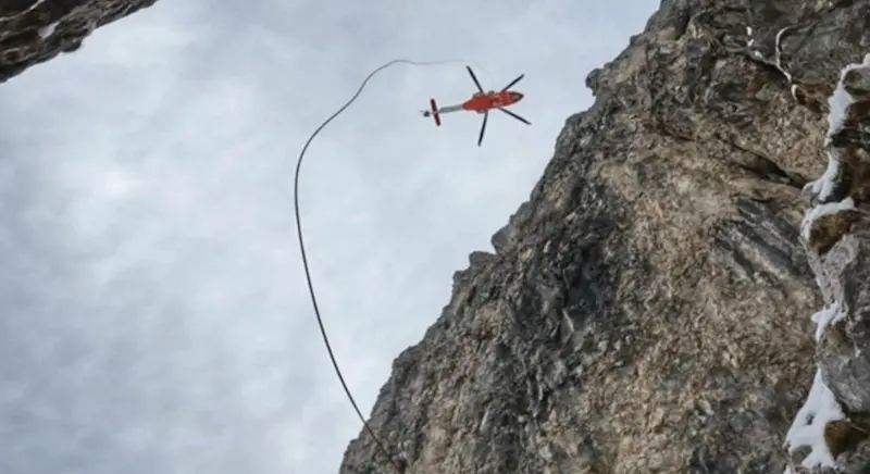 Lecco, due escursionisti bloccati nel canalone innevato: salvati in Grignetta