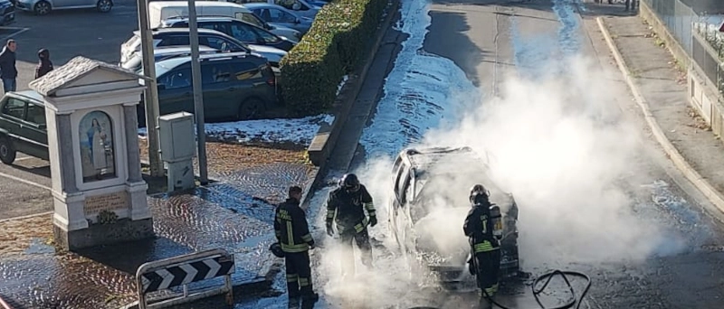 L'incendio è divampato all'improvviso, probabilmente per una perdita di carburante