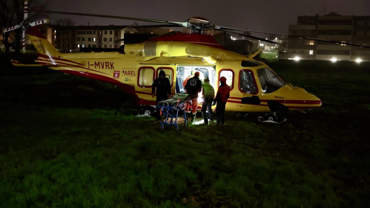 Il motociclista è stato portato all’ospedale Papa Giovanni XXIII di Bergamo in elisoccorso decollato da Sondrio