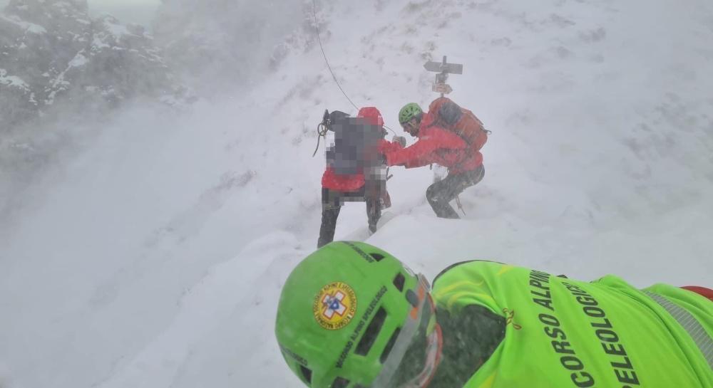 Due escursionisti dispersi sulla Grignetta, tra nevicate e forti raffiche di vento: le ricerche del Soccorso alpino