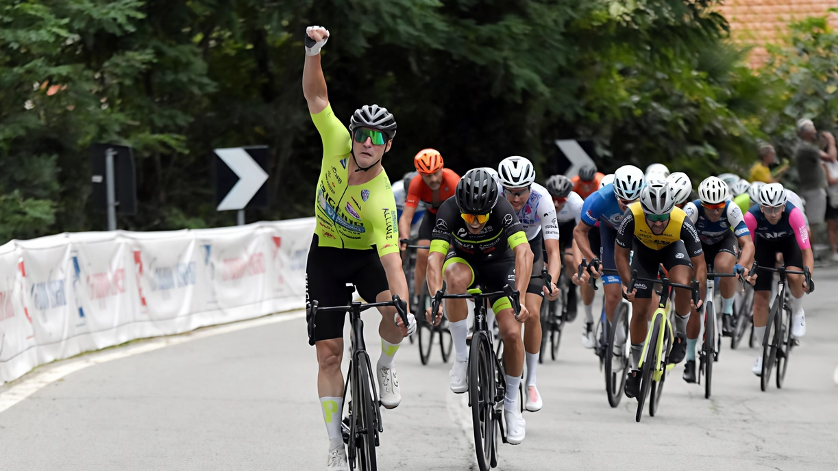 Il ciclista Filippo Beoni vince il "Preserale Gran Prix Pink Devil Club" a Barengo, aggiudicandosi la 35esima vittoria per il team Frigerio Viaggi Jo.We.SlopLine. Il team non mostra segni di rallentamento, con ancora due mesi di corse in programma per battere un nuovo record.