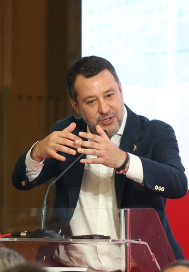 Salvini lancia l’unione tra Atm, Trenord e Fs: “Gruppo competitivo a livello mondiale”