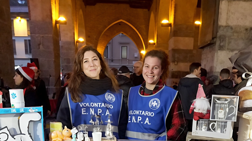 Ultimi giorni di shopping natalizio ai mercatini Enpa in centro e al canile di via San Damiano. Per chi è...