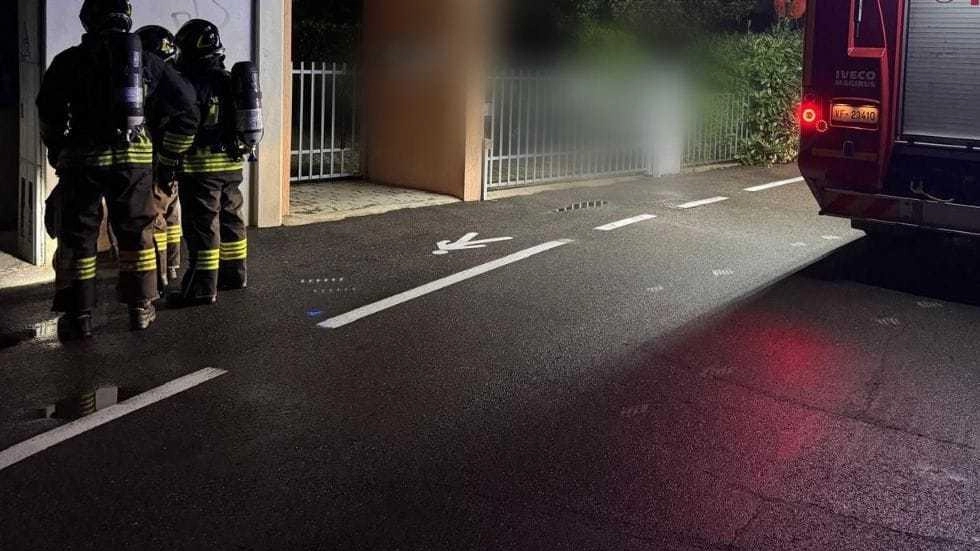 Incendio in cabina Enel a Lodi: pronti intervento dei pompieri evita danni a persone. Esperti e tecnici risolvono la situazione in via Del Chiosino.