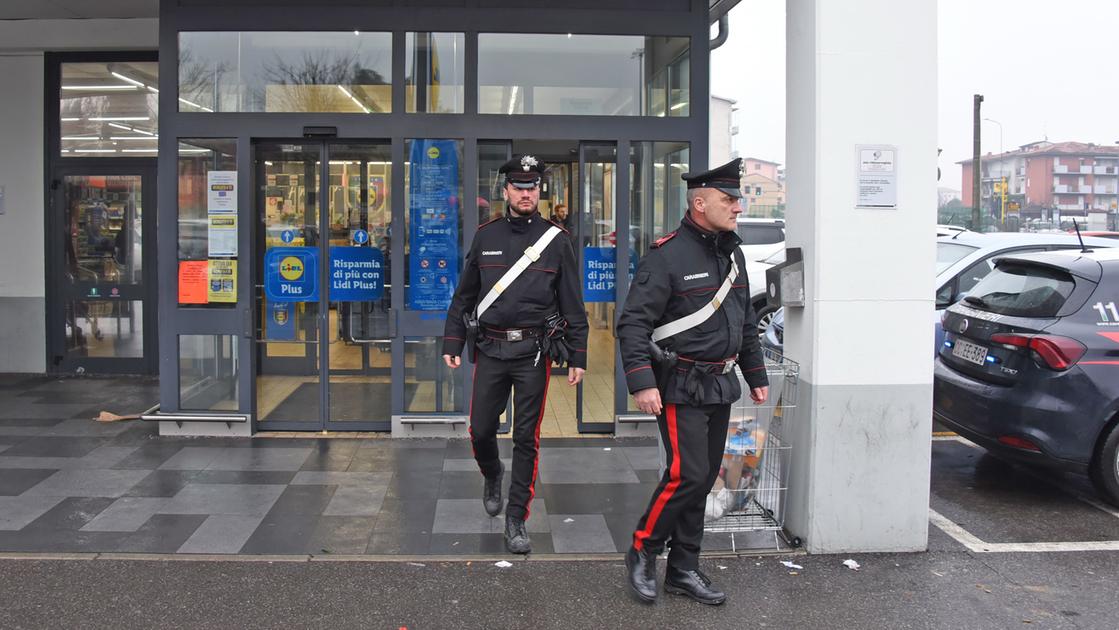 Seriate, accoltellata dal marito nel parcheggio del Lidl: Daniela torna a casa