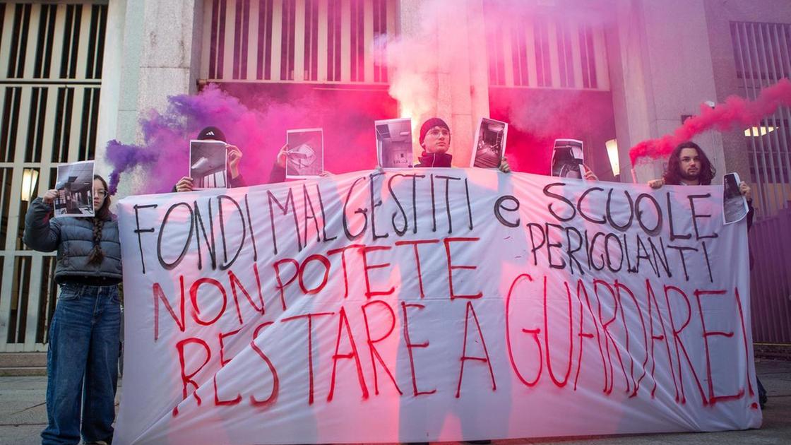 Il dossier degli studenti. Flashmob, foto e sondaggi: "Le scuole cadono a pezzi"