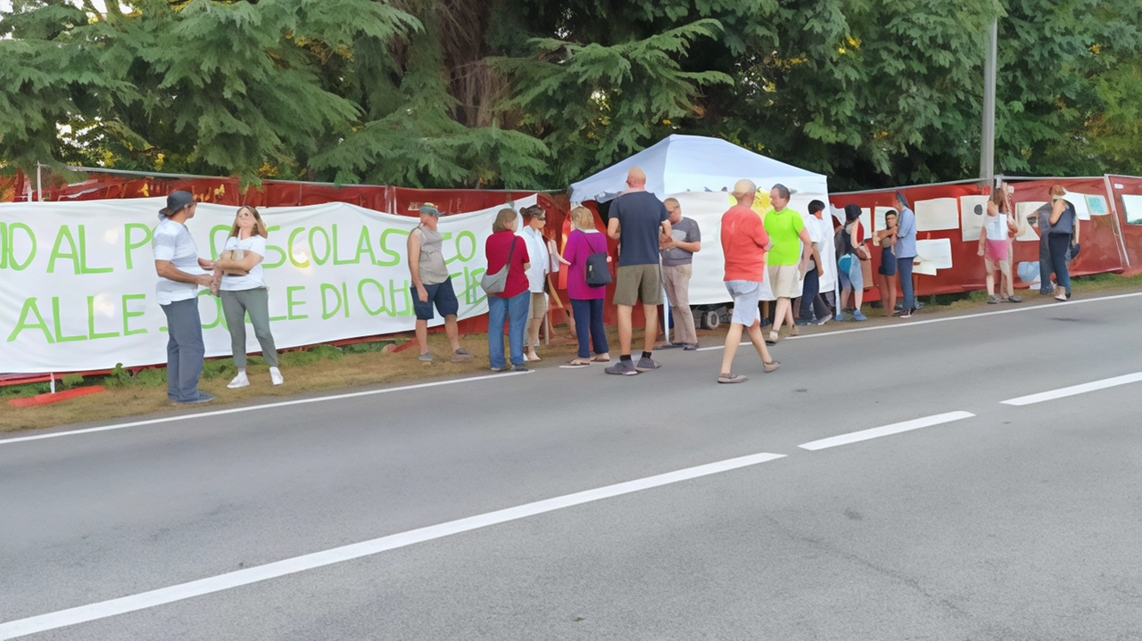 Dal 7 agosto cittadini e volontari del Comitato Salviamo gli alberi presidiano l’area di via Curtatone, ieri il confronto ha subito un’improvvisa e inaspettata accelerazione