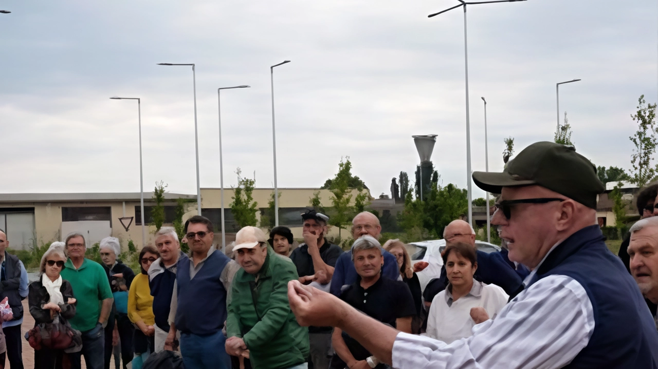 Nei “vasconi“ acqua e rifiuti: rabbia nel rione