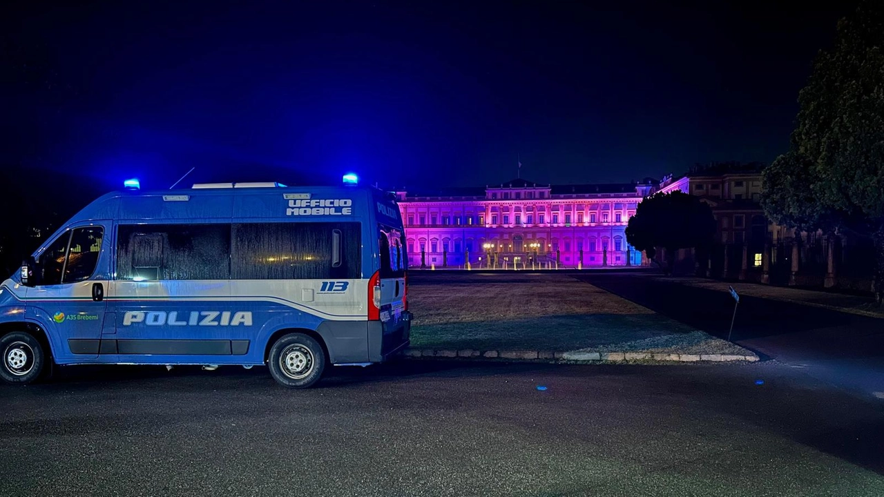 Controlli davanti alla Villa Reale